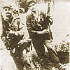 Первая фотография Че в “Боэмии”: лейтенант Универсо, личный адъютант Кастро (слева) и аргентинский врач д-р Эрнесто Гевара, под командованием которого находится отряд в 500 человек (2 февраля 1958 года).