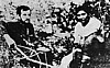 Мойсес Гевара, руководитель боливийских шахтеров(справа), сопровождавший Лойолу Гусман в лагерь Ньянкауасу